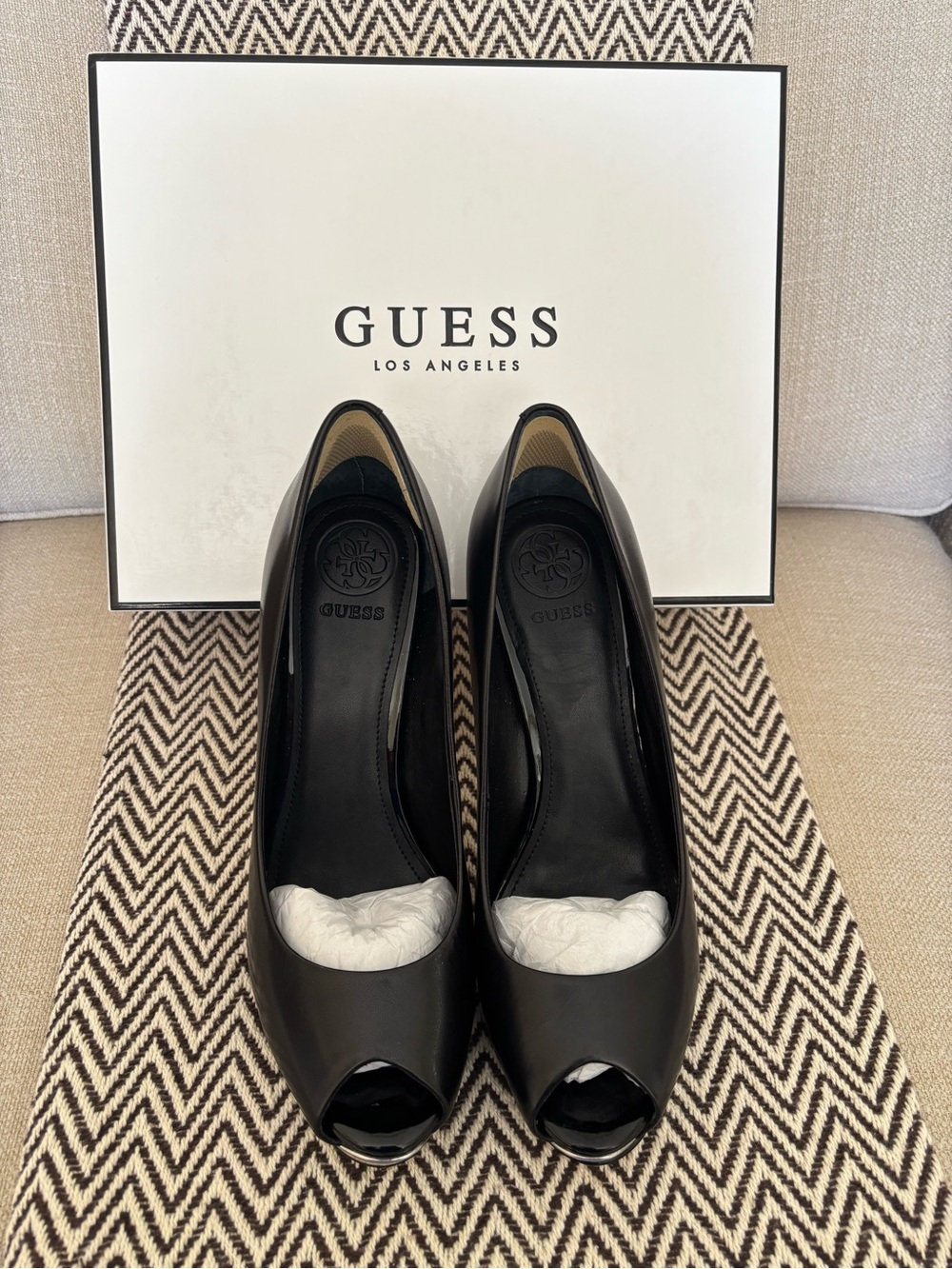 GUESS Black Genuine Leather Peep-Toe Pumps